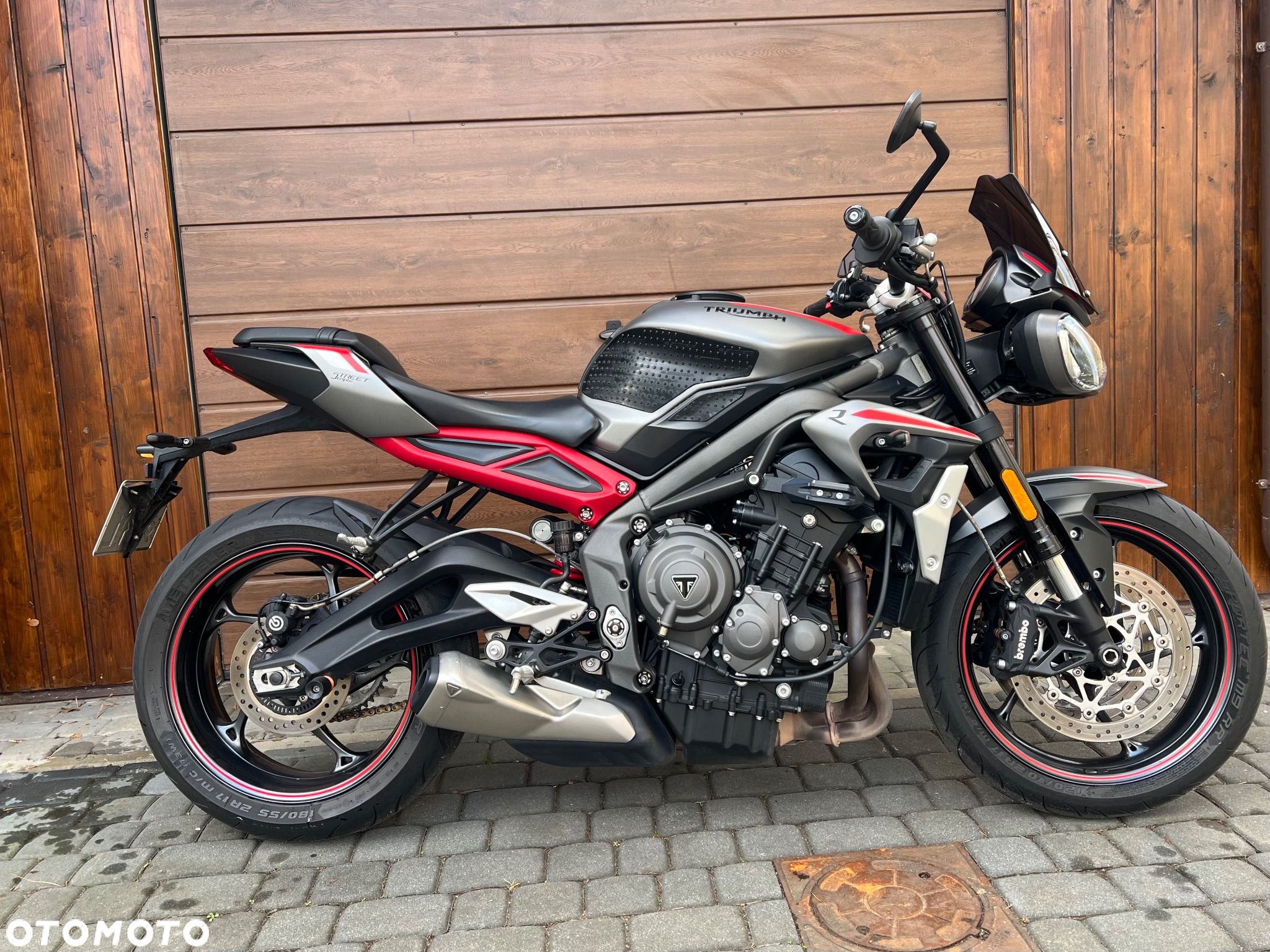 Triumph Street Triple - 1