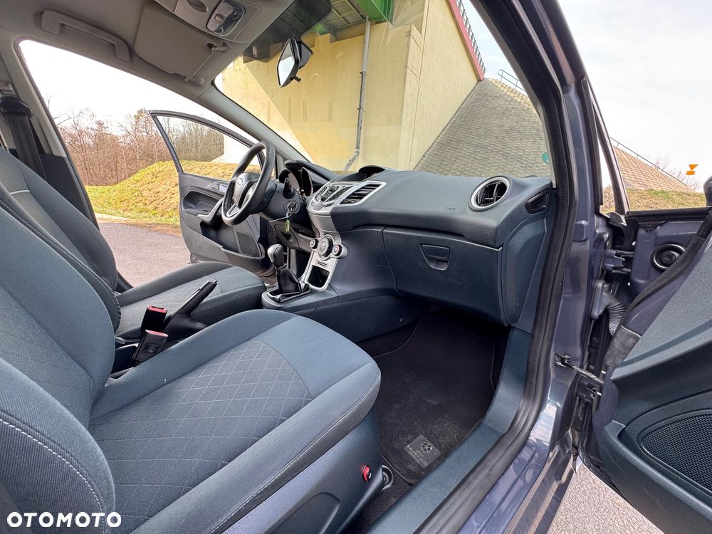 Ford Fiesta - 24