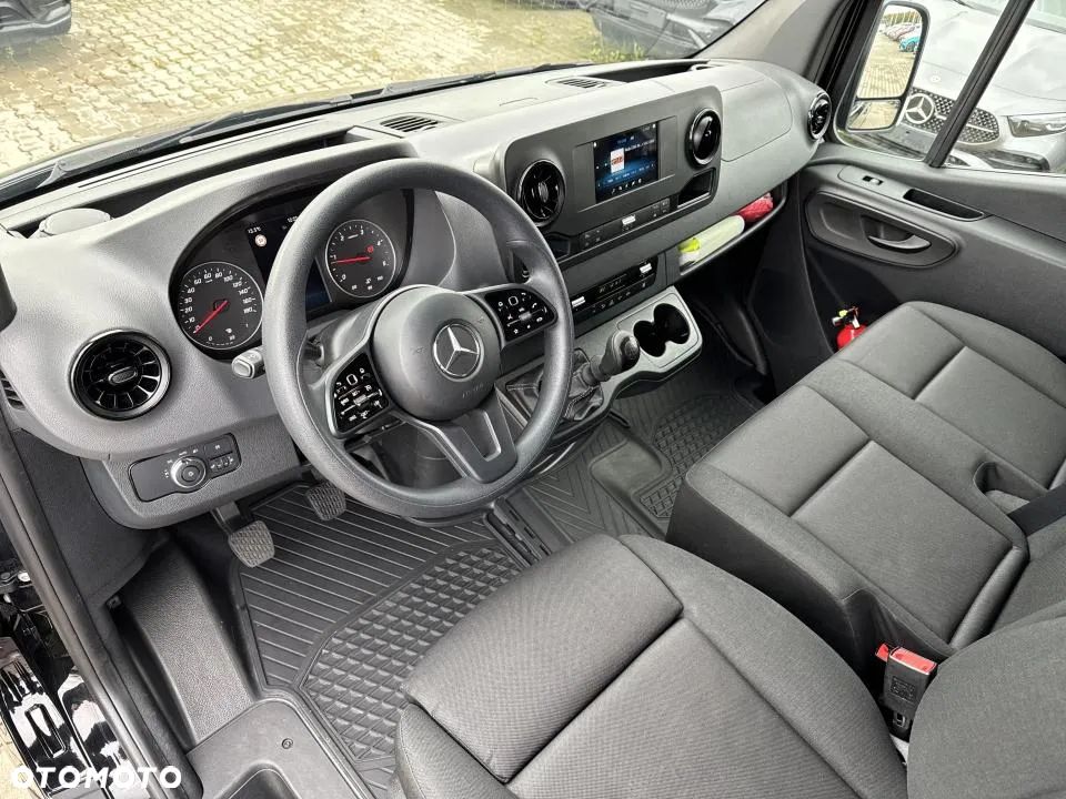 Mercedes-Benz Sprinter - 14