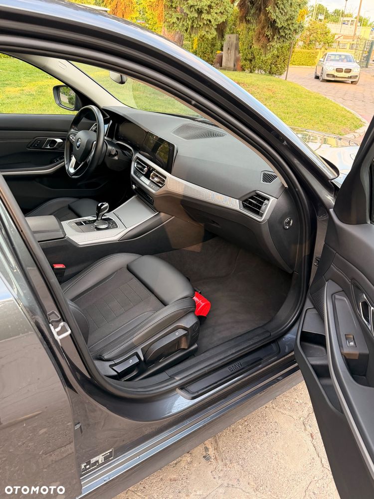 BMW Seria 3 318i - 13