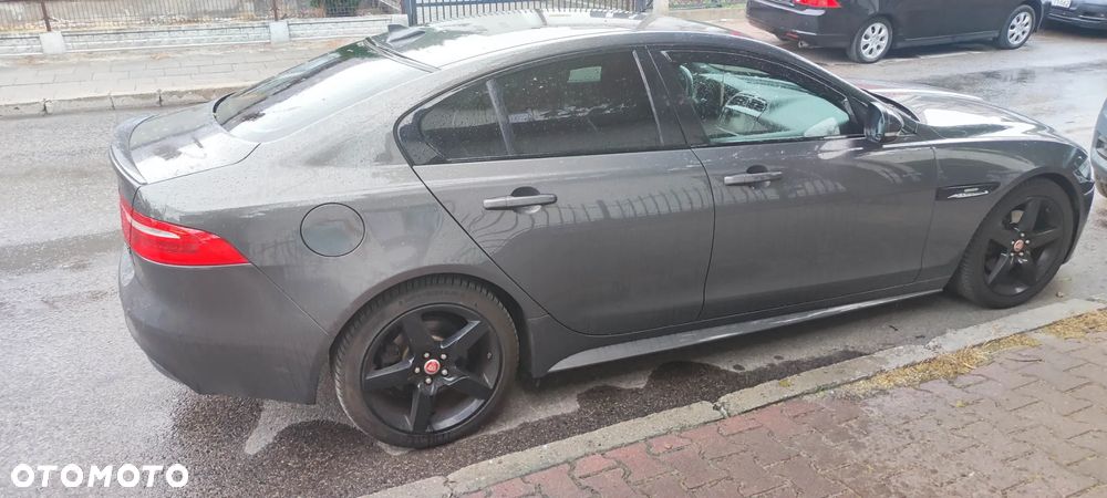 Jaguar XE 2.0 D R-Sport - 4