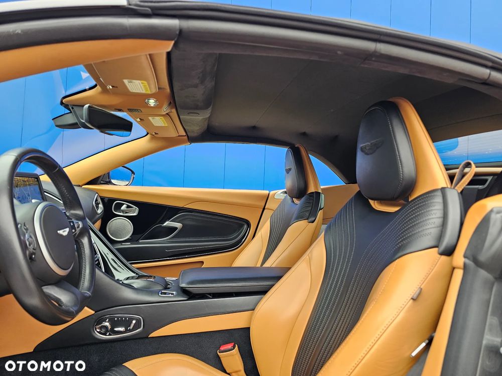 Aston Martin DB11 - 13