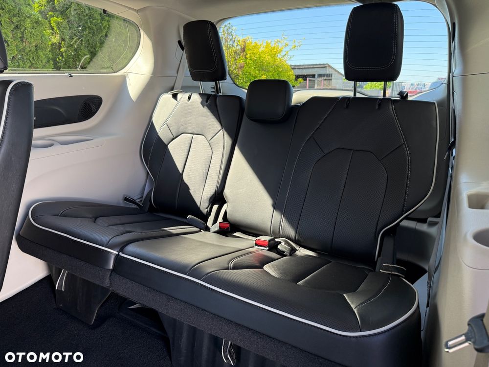 Chrysler Pacifica - 19