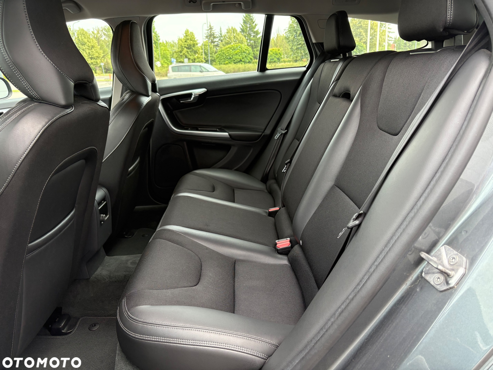 Volvo V60 D2 Momentum - 16