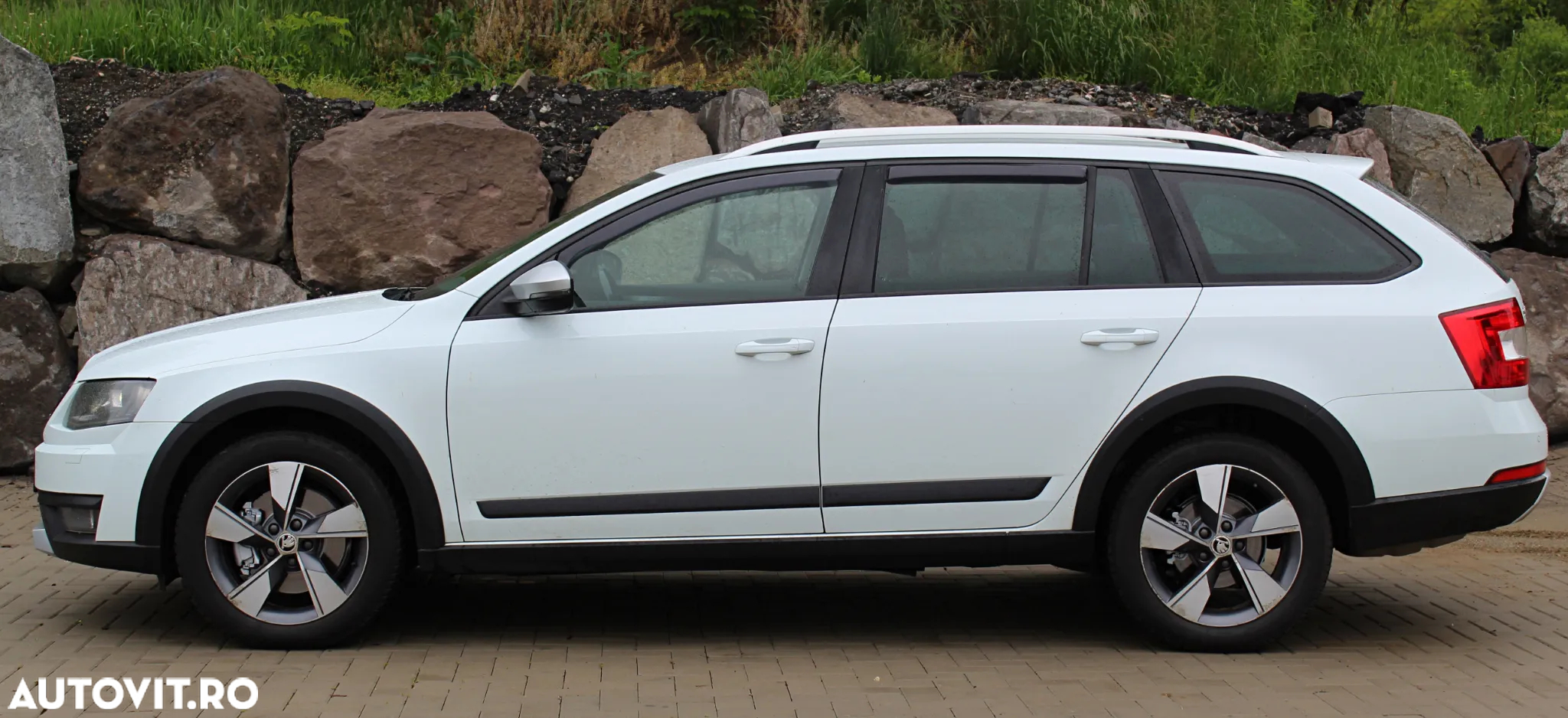 Skoda Octavia Combi 2.0 TDI 4x4 DSG Scout - 8