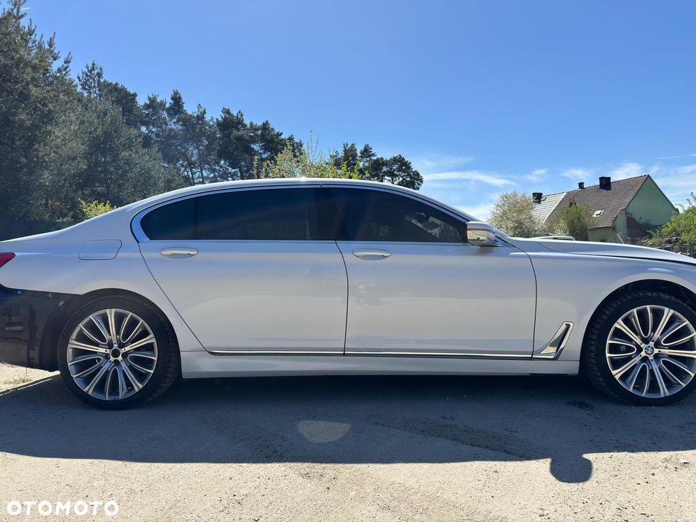BMW Seria 7 750i xDrive Edition Exclusive - 17