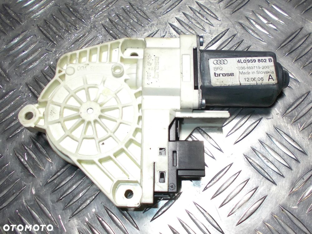 Audi Q7 4L silniczek szyby prawy przód - 1