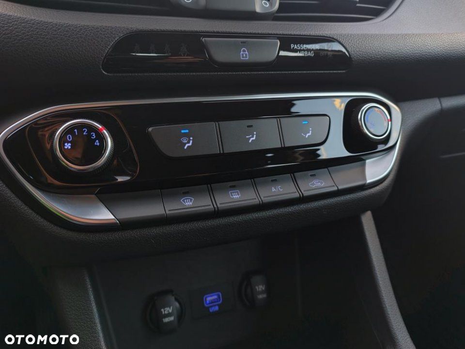 Hyundai i30 1.5 DPI Classic + - 27