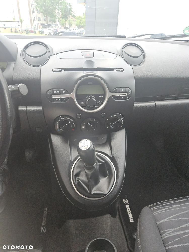 Mazda 2 - 24