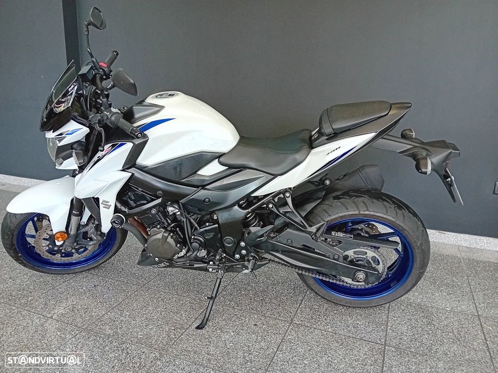 Suzuki GSX GSX-S 750 - 4