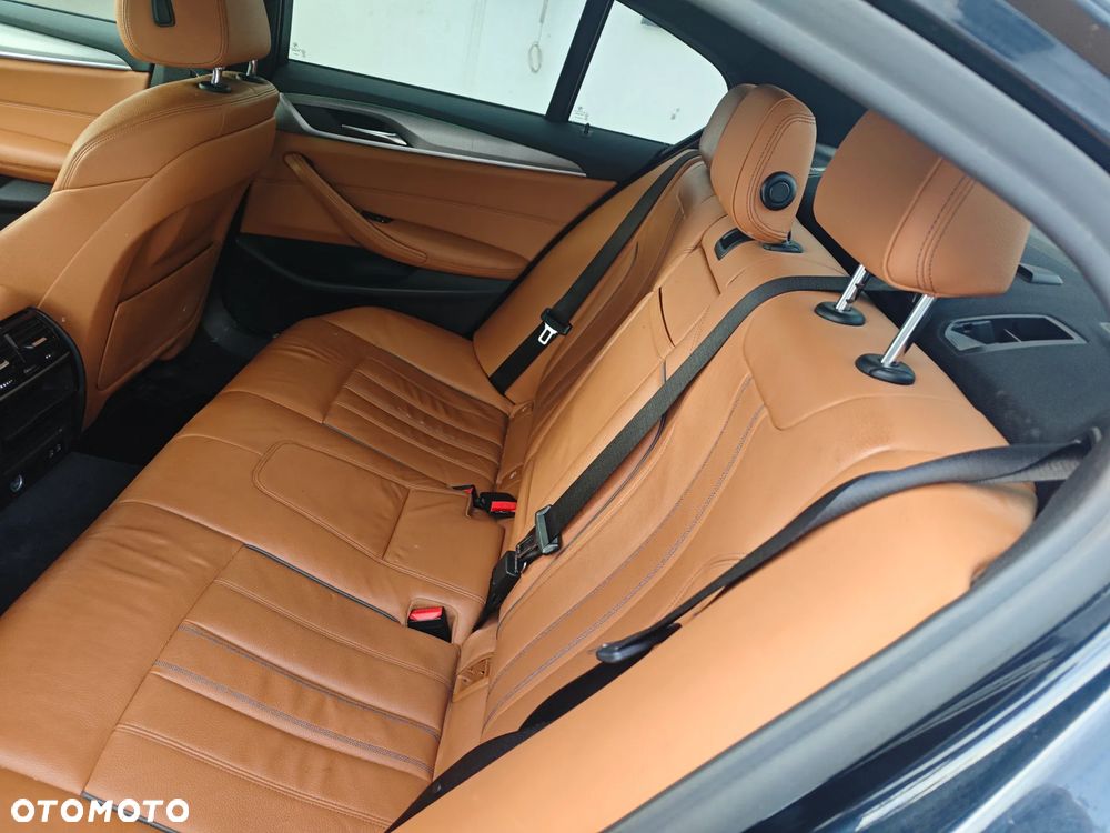 BMW Seria 5 520d xDrive M Sport sport - 9