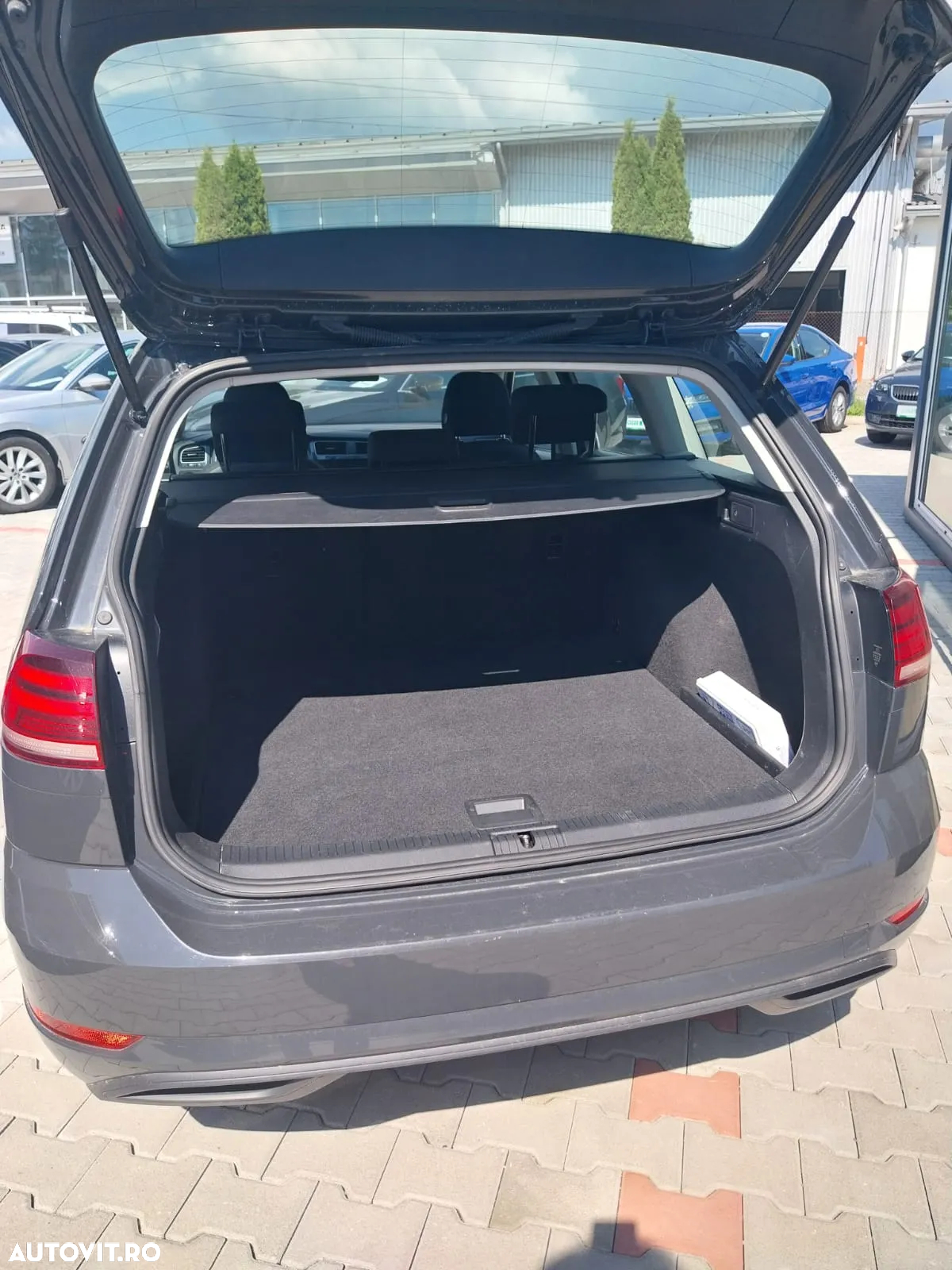 Volkswagen Golf - 9