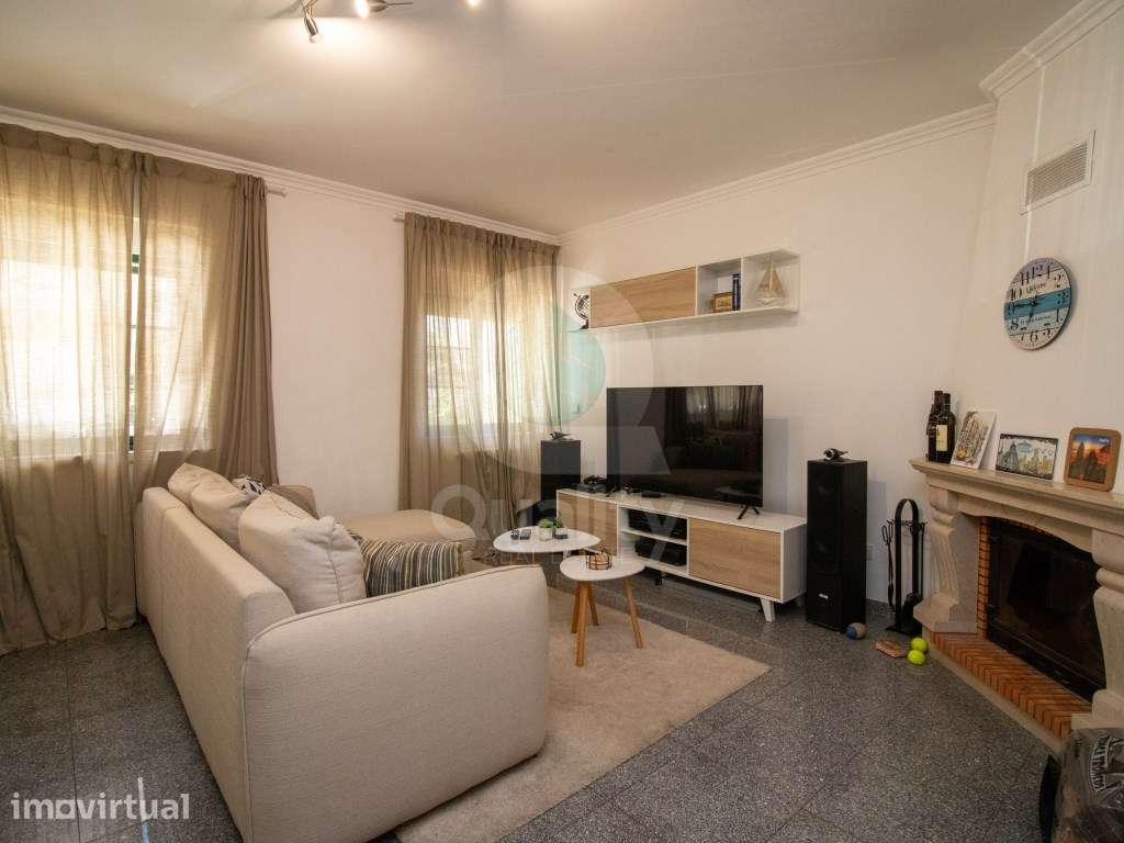 T3 EXCELENTE LOCALIZAÇÃO NO MONTIJO - Grande imagem: 2/26