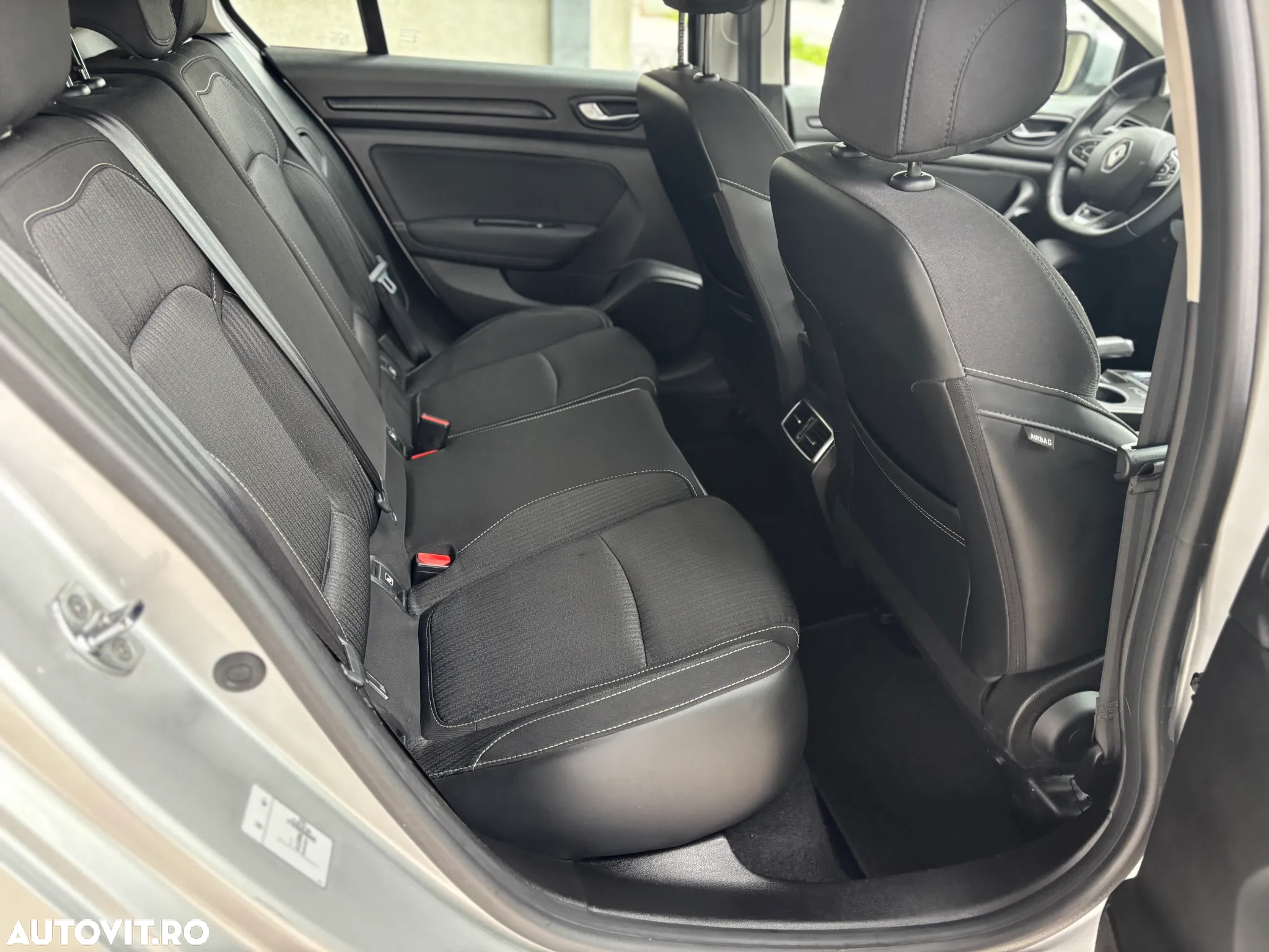 Renault Megane BLUE dCi 115 EDC BUSINESS EDITION - 36