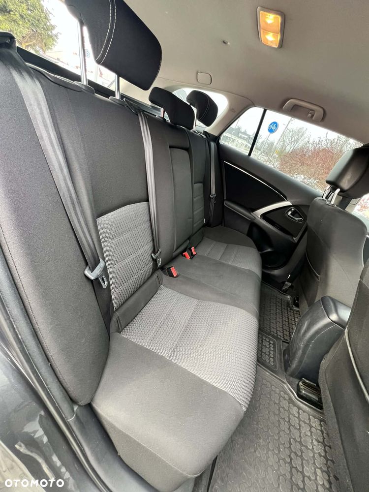 Toyota Avensis 2.0 D-4D Active - 12