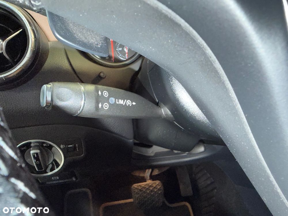 Mercedes-Benz CLA Shooting Brake 180 d 7G-DCT AMG Line - 13