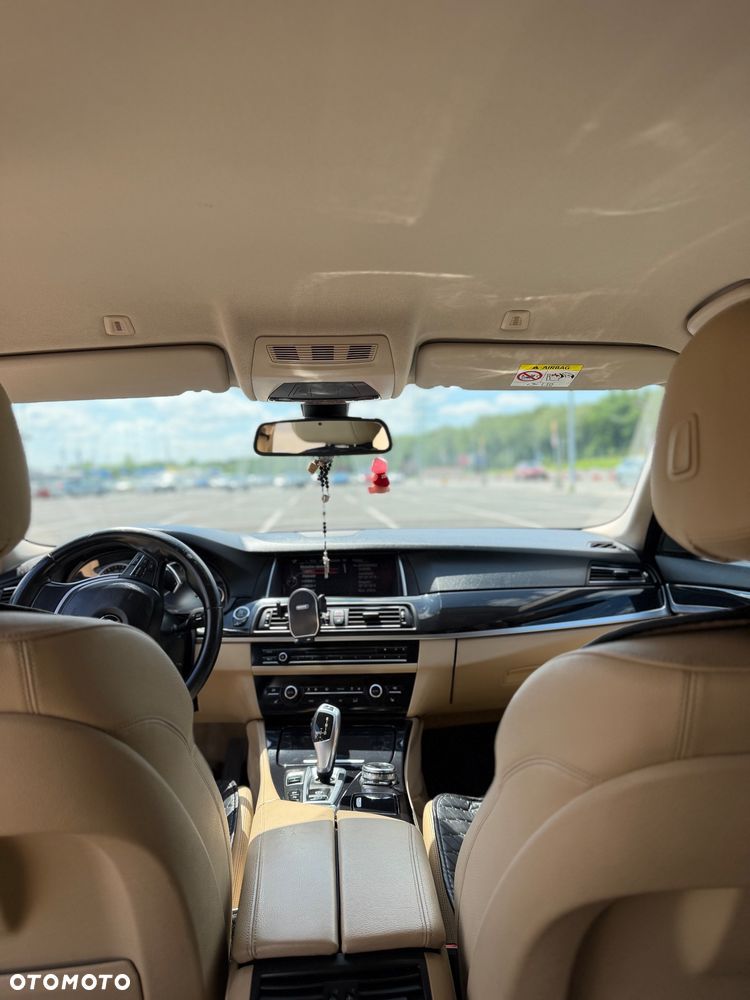 BMW Seria 5 520d xDrive - 12