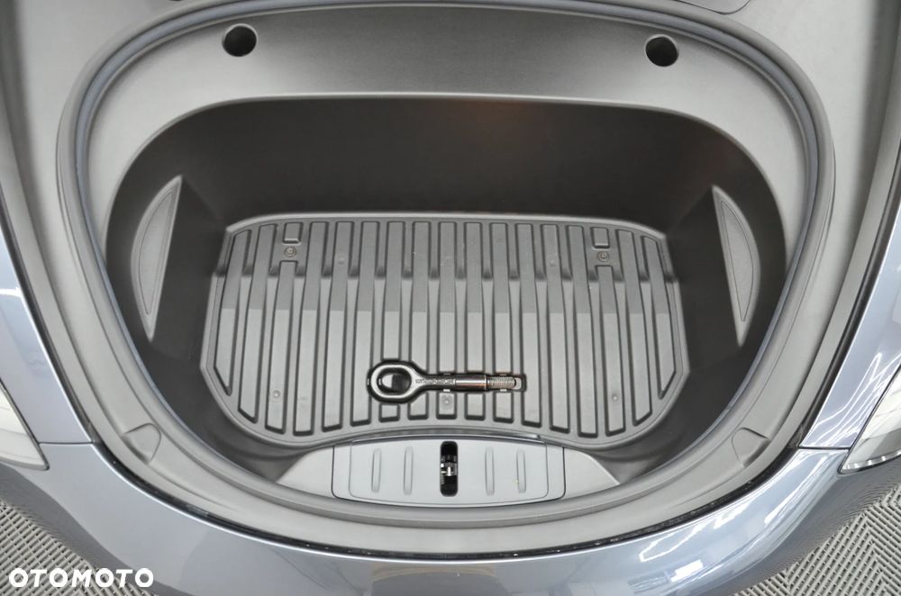 Tesla Model 3 Standard Reichweite Plus Hinterradantrieb - 29
