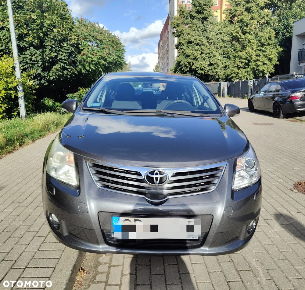 Toyota Avensis 1.6 Luna - 1