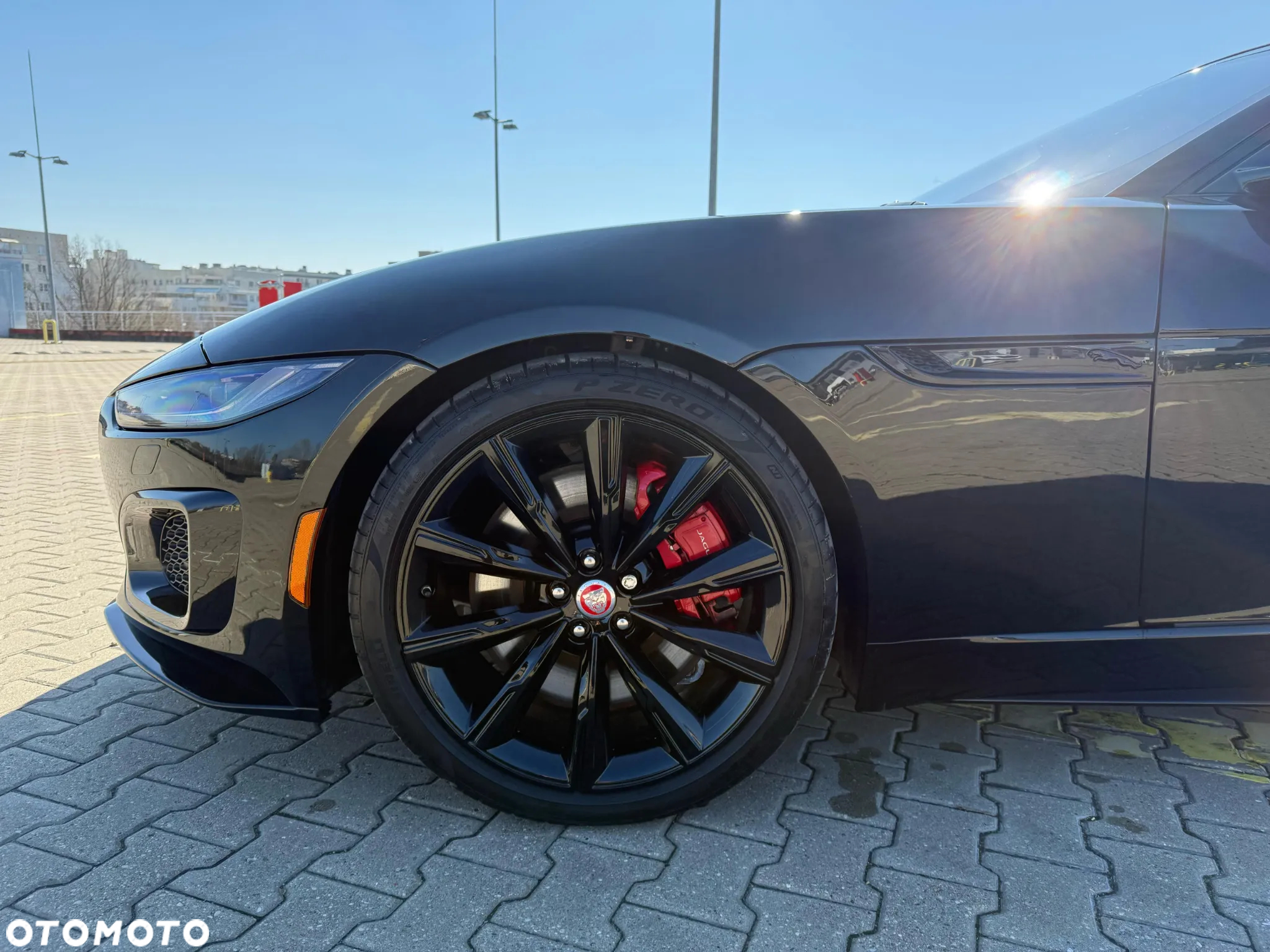 Jaguar F-Type Cabriolet P575 AWD R - 4