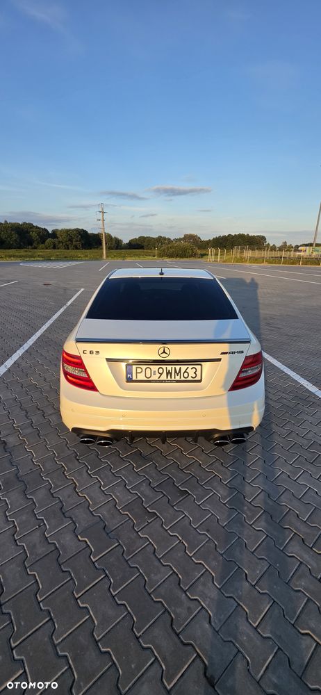 Mercedes-Benz Klasa C 63 AMG - 25