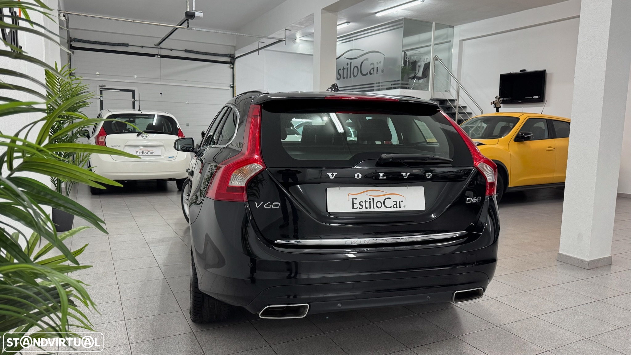 Volvo V60 2.4 D6 R-Design AWD Phev - 6