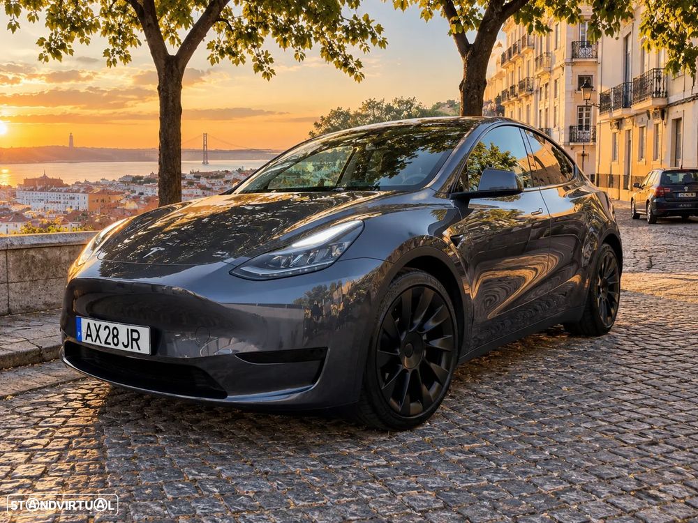 Tesla Model Y Standard RWD - 1