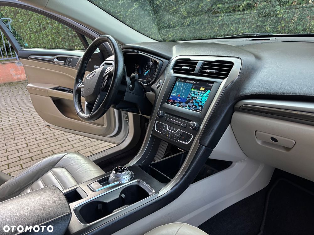 Ford Fusion 2.0 EcoBoost Titanium - 24