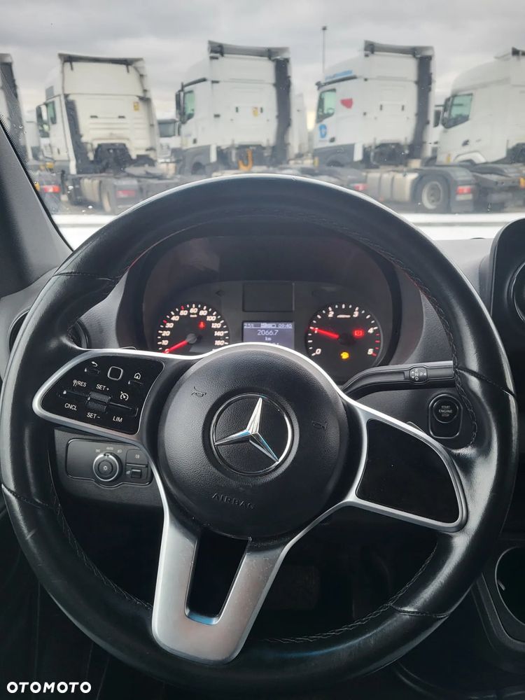 Mercedes-Benz Sprinter - 12
