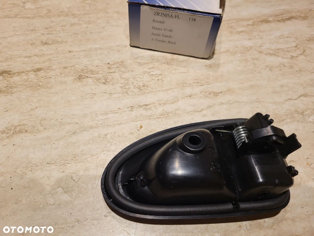 Klamka drzwi przód/tył L (wewnętrzna, czarny IVECO DAILY III; DACIA LOGAN I; NISSAN INTERSTAR X70; OPEL MOVANO A; RENAULT MASTER II, MEGANE I, SCENIC I 01.96-10.12 - 2