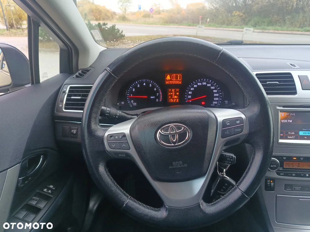 Toyota Avensis 1.8 Edition (2014) - 21