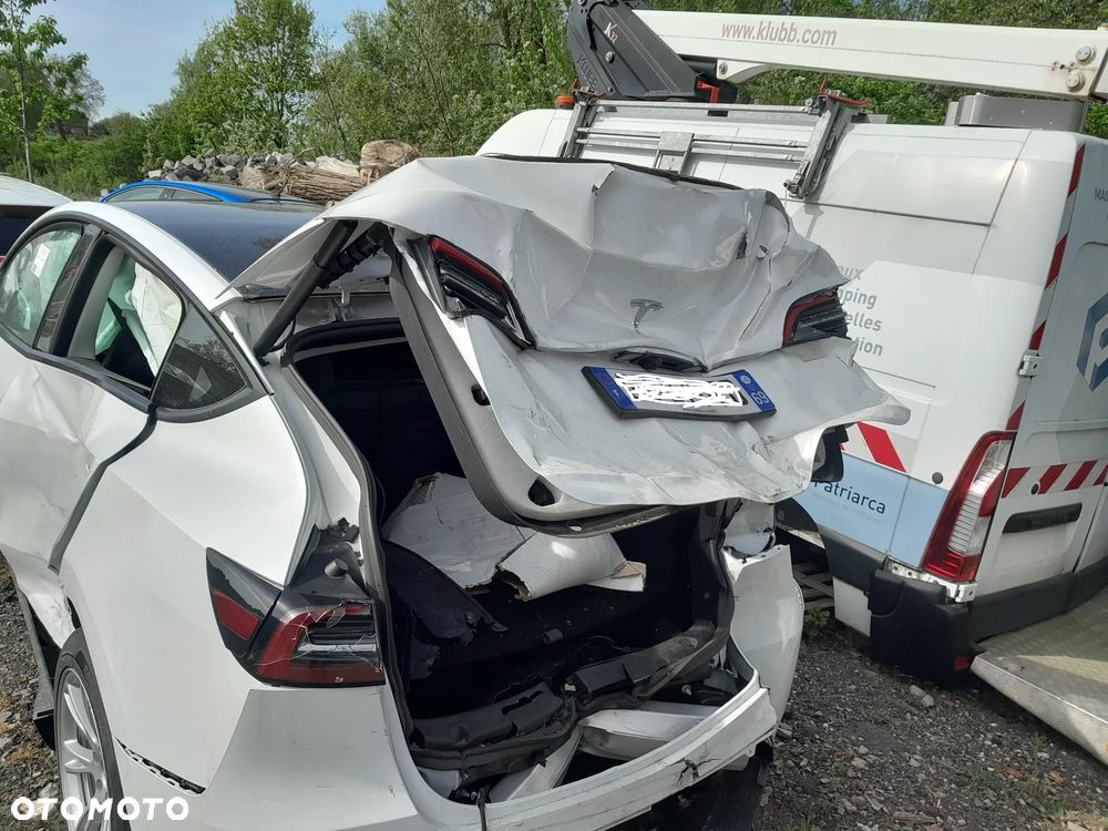 Tesla Model Y RWD - 4