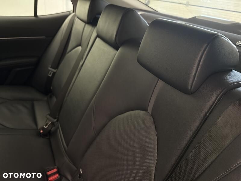Toyota Camry 2.5 Hybrid Executive CVT - 21