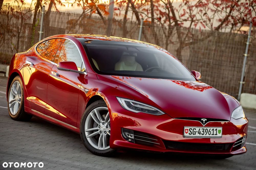 Tesla Model S - 1