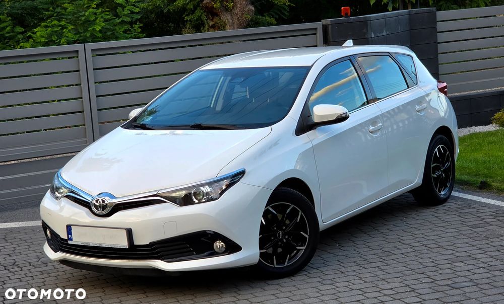 Toyota Auris 1.6 Premium - 2