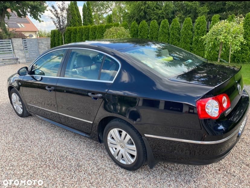 Volkswagen Passat - 1