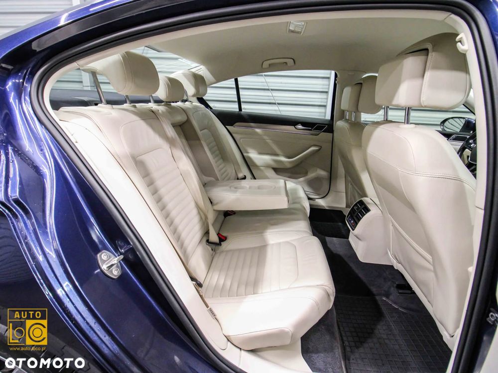 Volkswagen Passat - 11