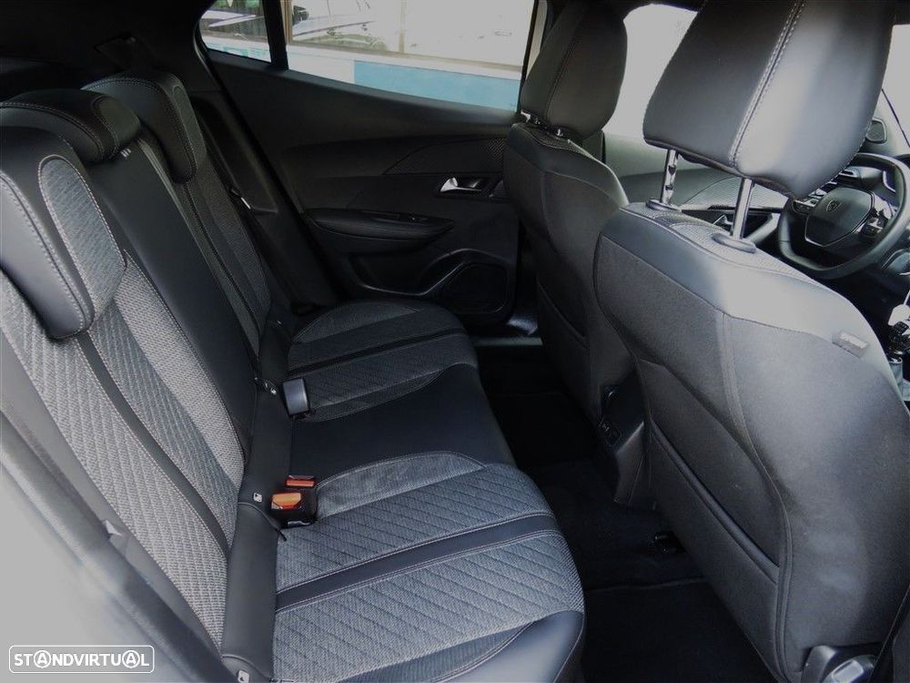 Peugeot 2008 1.2 PureTech Allure - 17