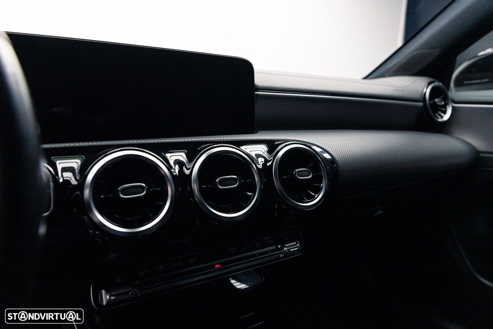 Mercedes-Benz CLA 180 d Shooting Brake Progressive Aut. - 32