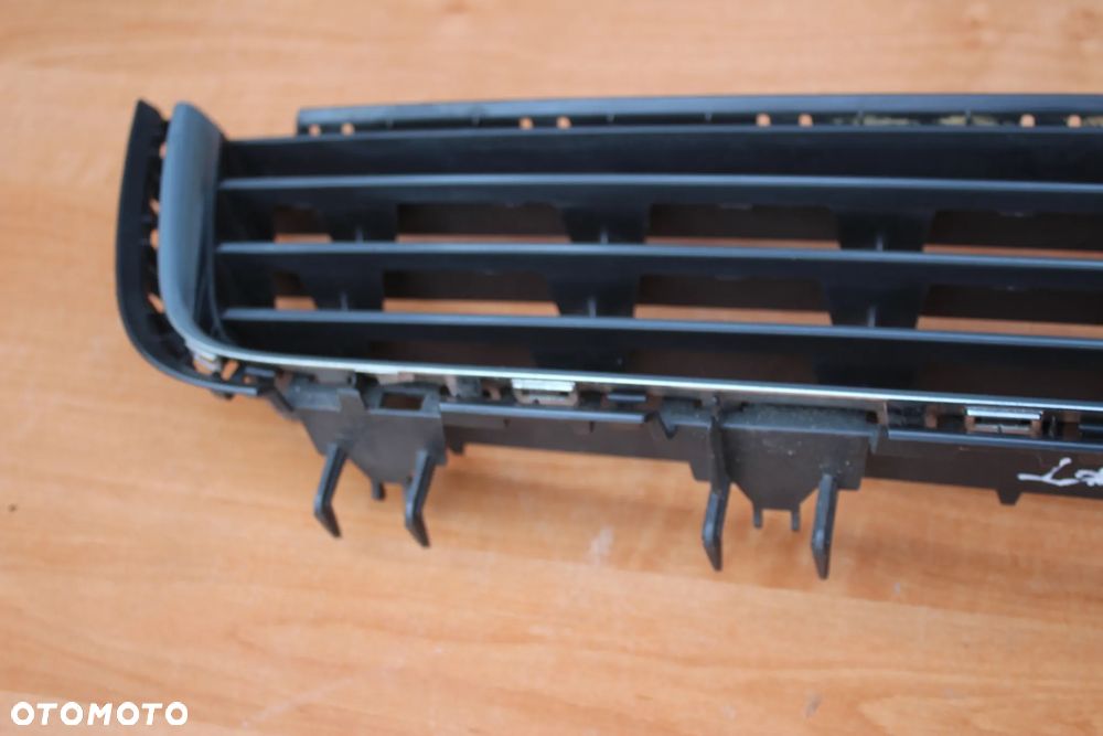 DOLNA KRATKA ŚRODKOWA ZDERZAKA OPEL ASTRA H PO LIFT BARDZO ŁADNA - 7