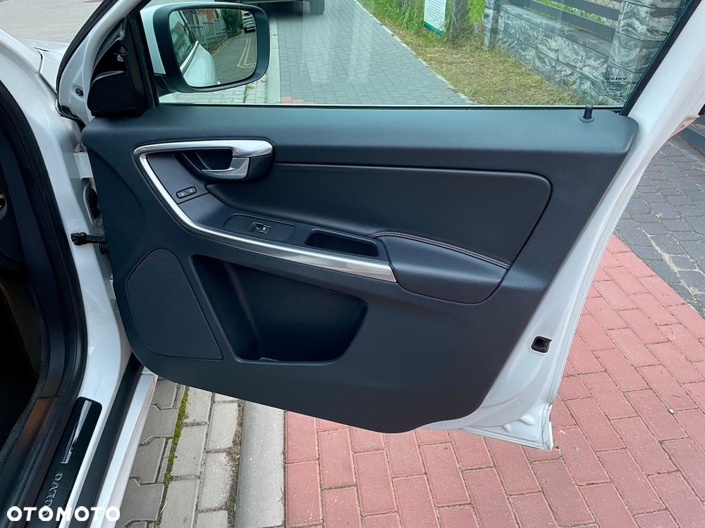 Volvo XC 60 D5 AWD Summum - 22