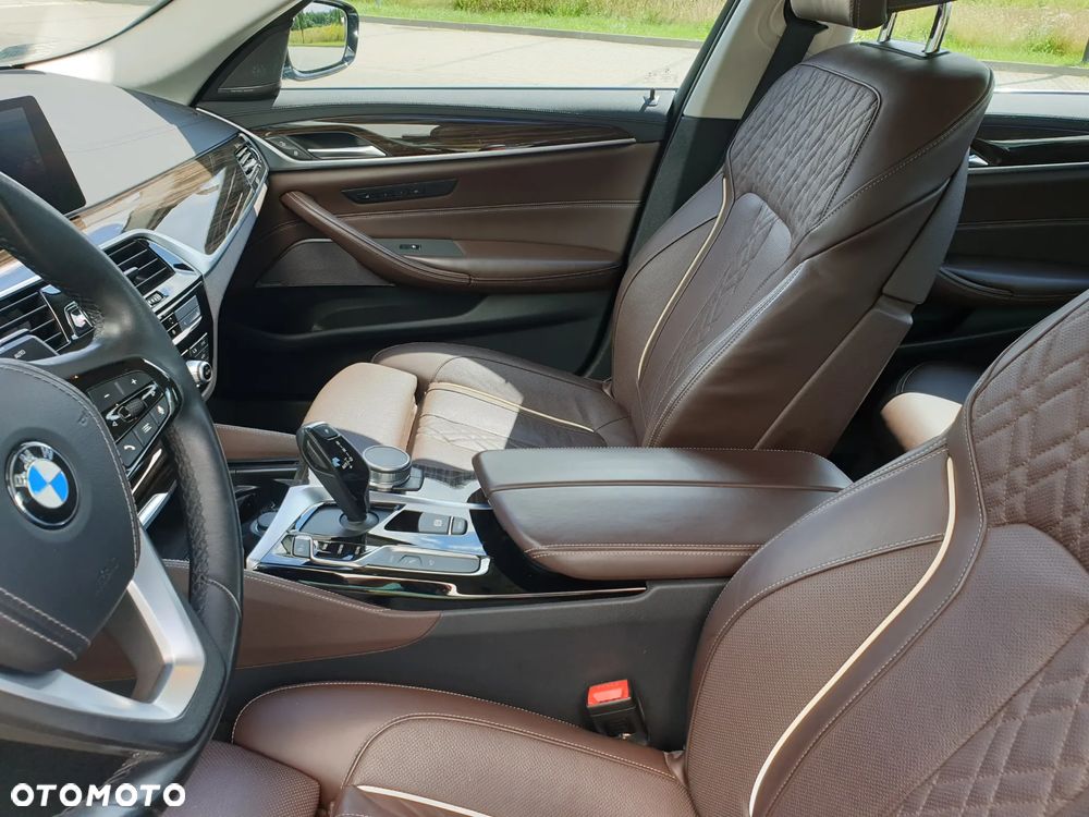 BMW Seria 5 530e iPerformance xDrive Luxury Line - 23