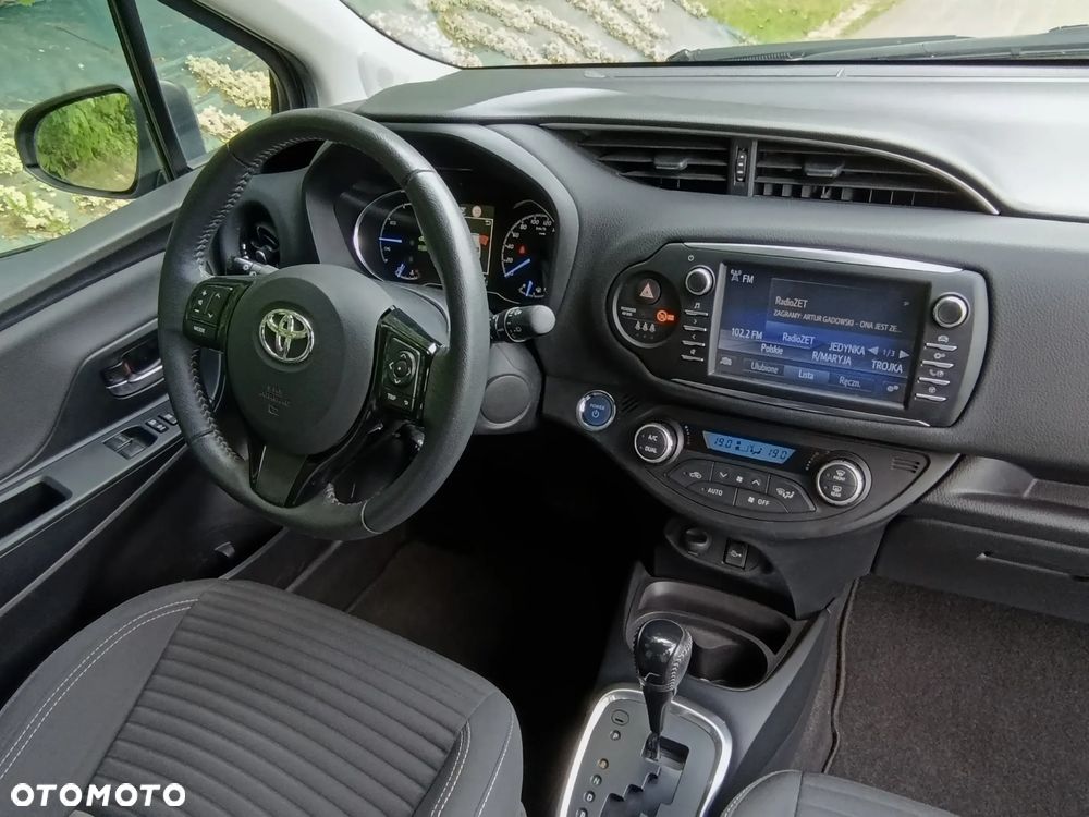 Toyota Yaris Hybrid 100 Premium - 6