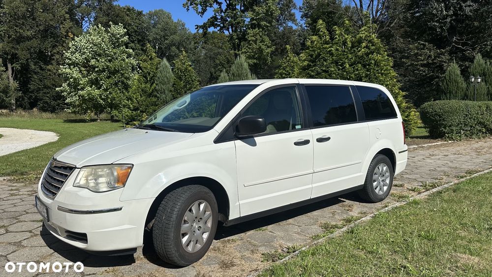 Chrysler Town & Country - 3