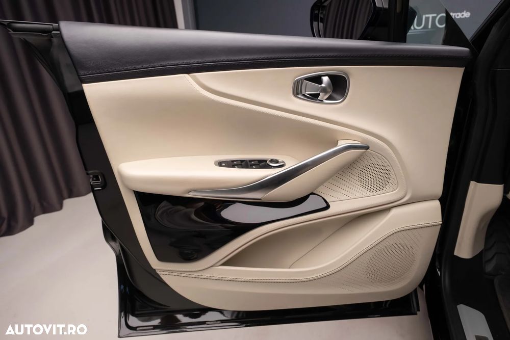 Aston Martin DBX - 24