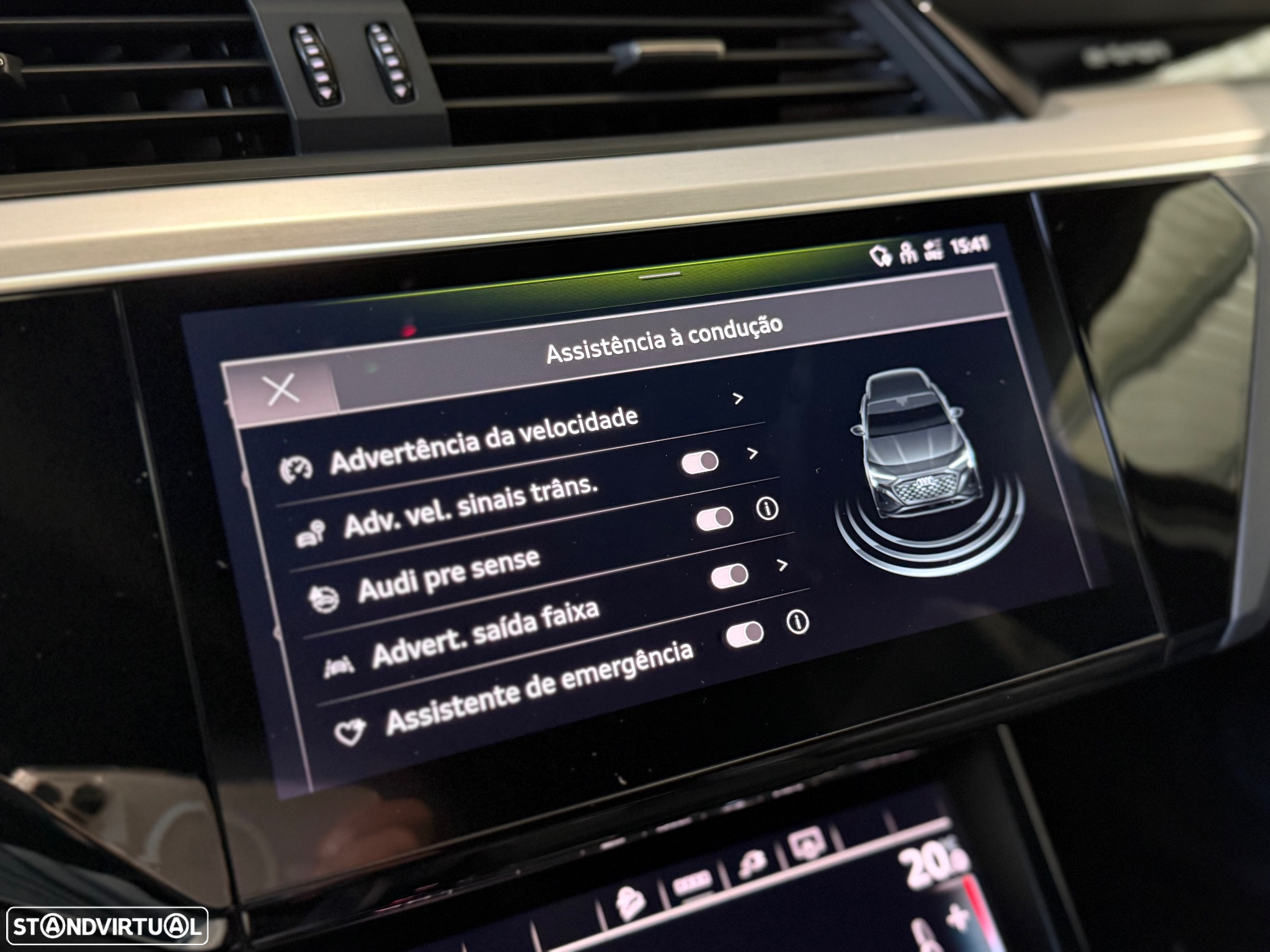 Audi Q8 e-Tron 50 quattro S line - 32