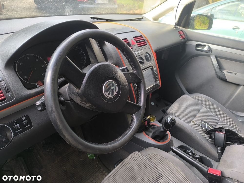 Volkswagen Touran - 4