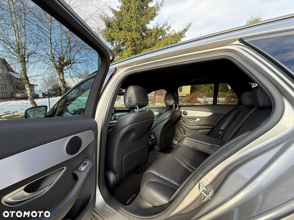 Mercedes-Benz Klasa C 180 9G-TRONIC AMG Line - 24