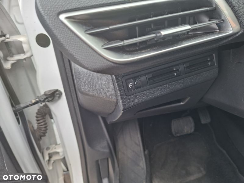 Peugeot 5008 BlueHDI 130 EAT8 Active Business-Paket - 24