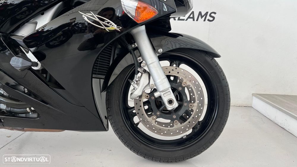 Yamaha FJR 1300 - 6